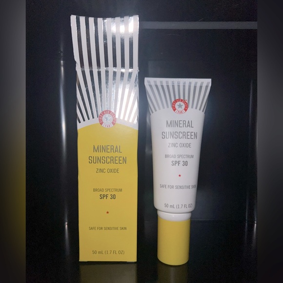 First Aid Beauty Mineral Sunscreen. Protect, Defense, Repair, Target: Wrinkles - Picture 2 of 5